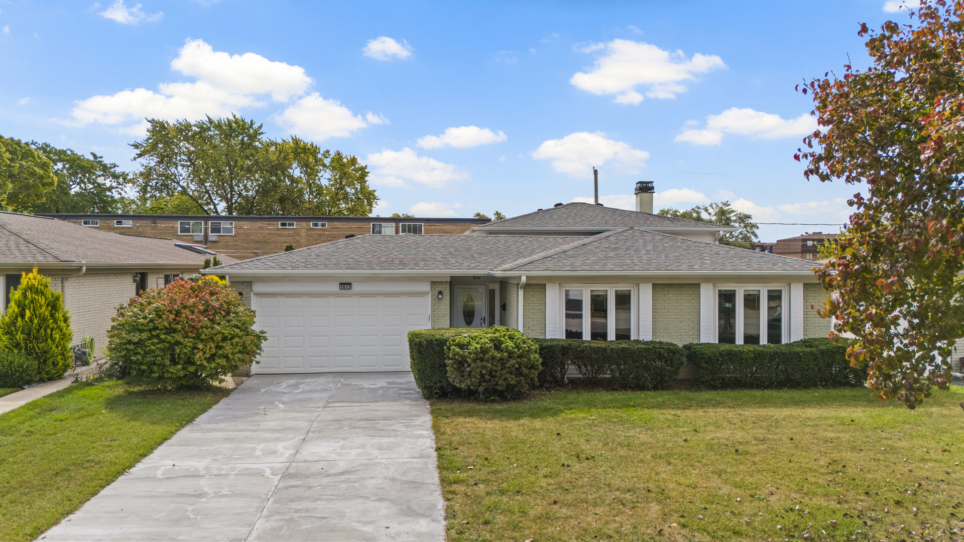 1813 W Pheasant Trail, Mount Prospect, IL 60056