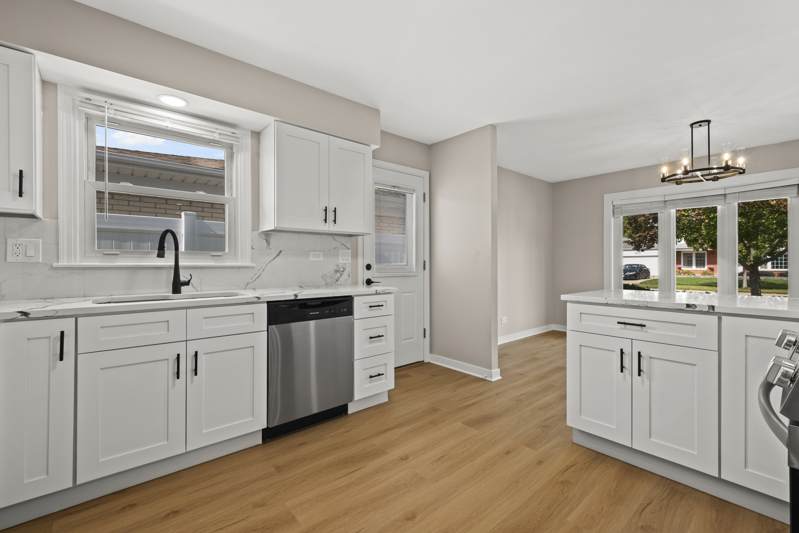 1813 W Pheasant Trail, Mount Prospect, IL 60056