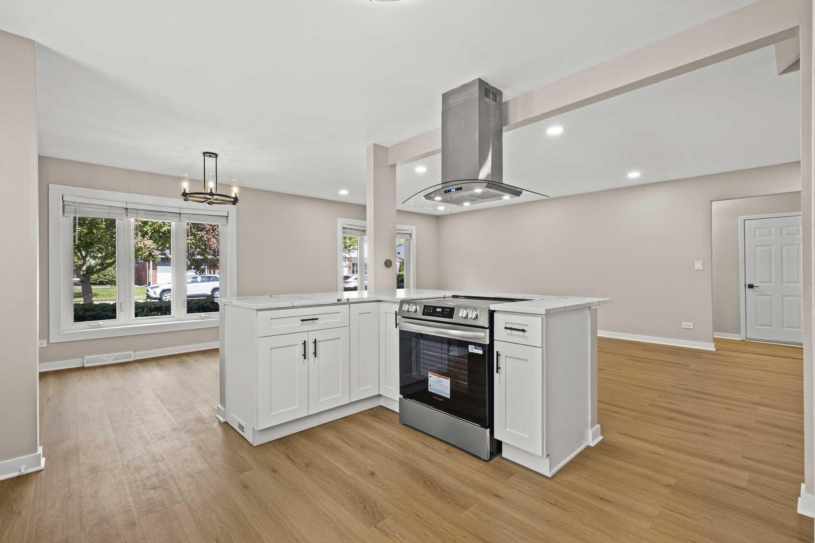 1813 W Pheasant Trail, Mount Prospect, IL 60056