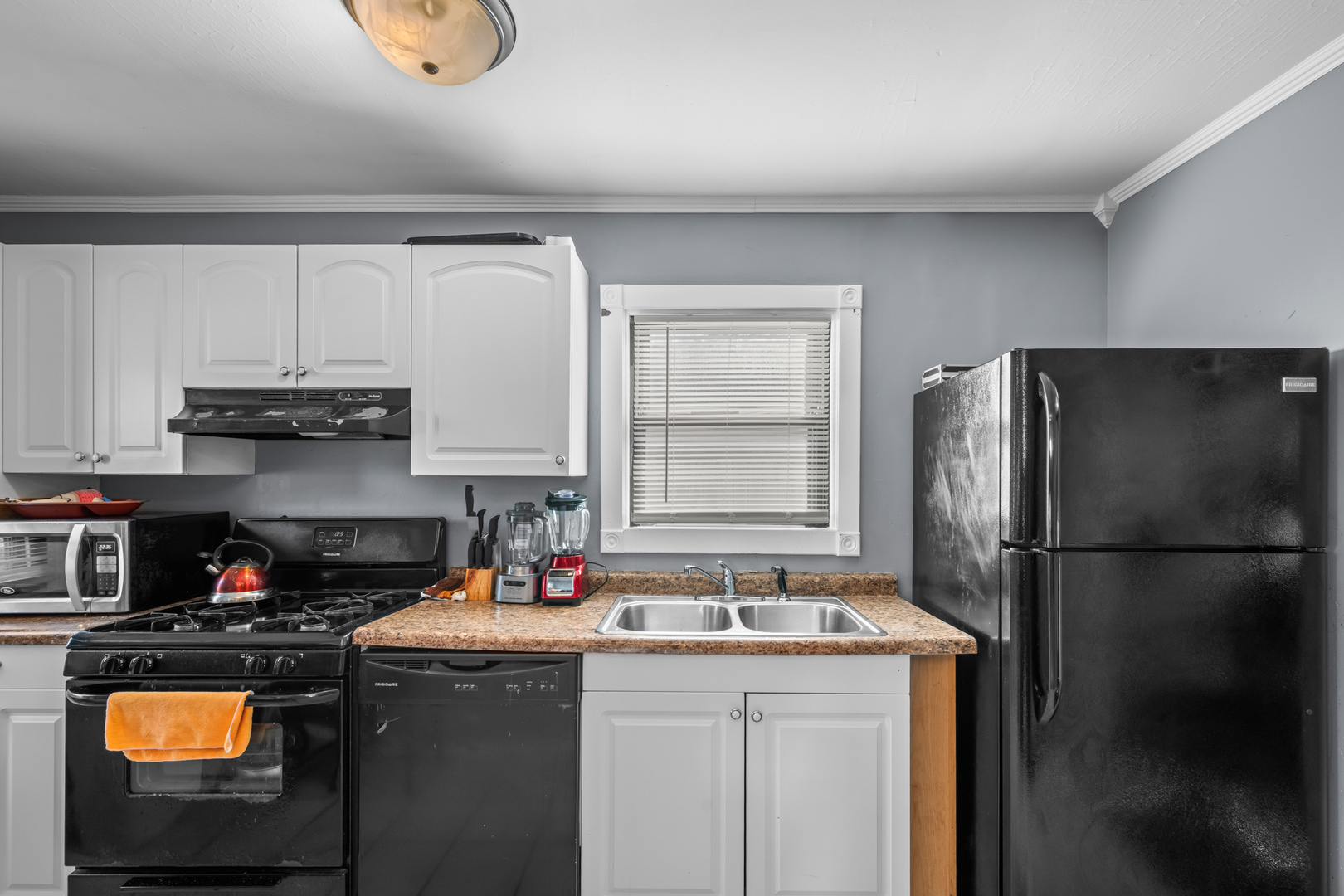 1502 Kenmore Avenue, Round Lake Beach, IL 60073