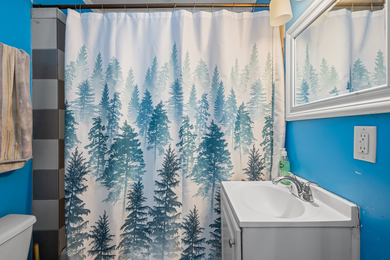 1502 Kenmore Avenue, Round Lake Beach, IL 60073