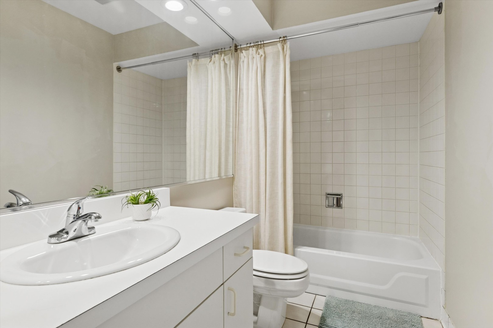 1487 Hazelwood Court #1487, Gurnee, IL 60031