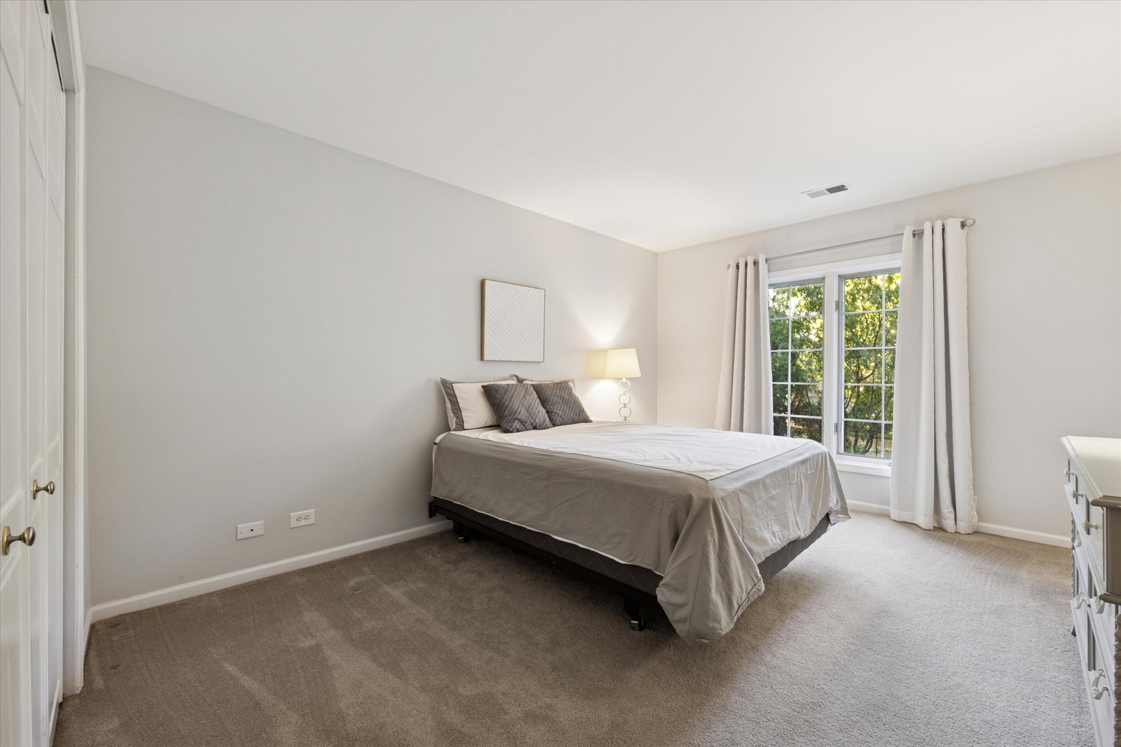 441 N Park Boulevard #2J, Glen Ellyn, IL 60137