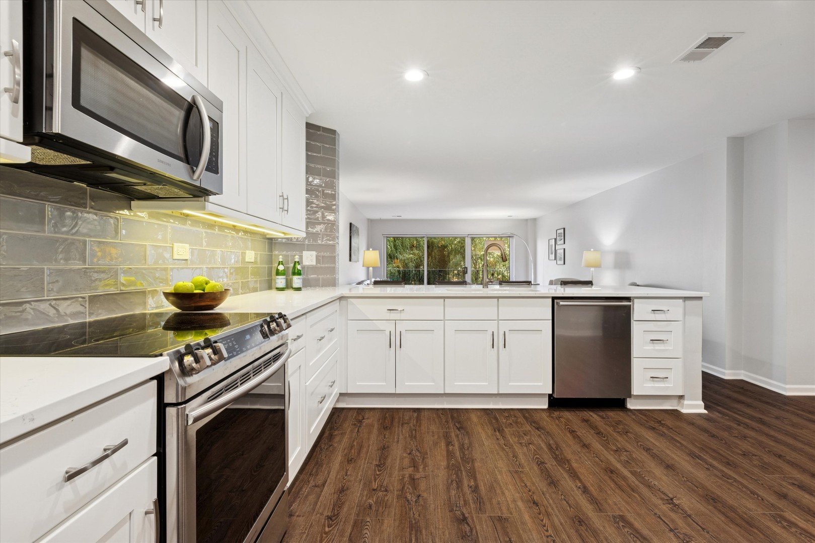 441 N Park Boulevard #2J, Glen Ellyn, IL 60137