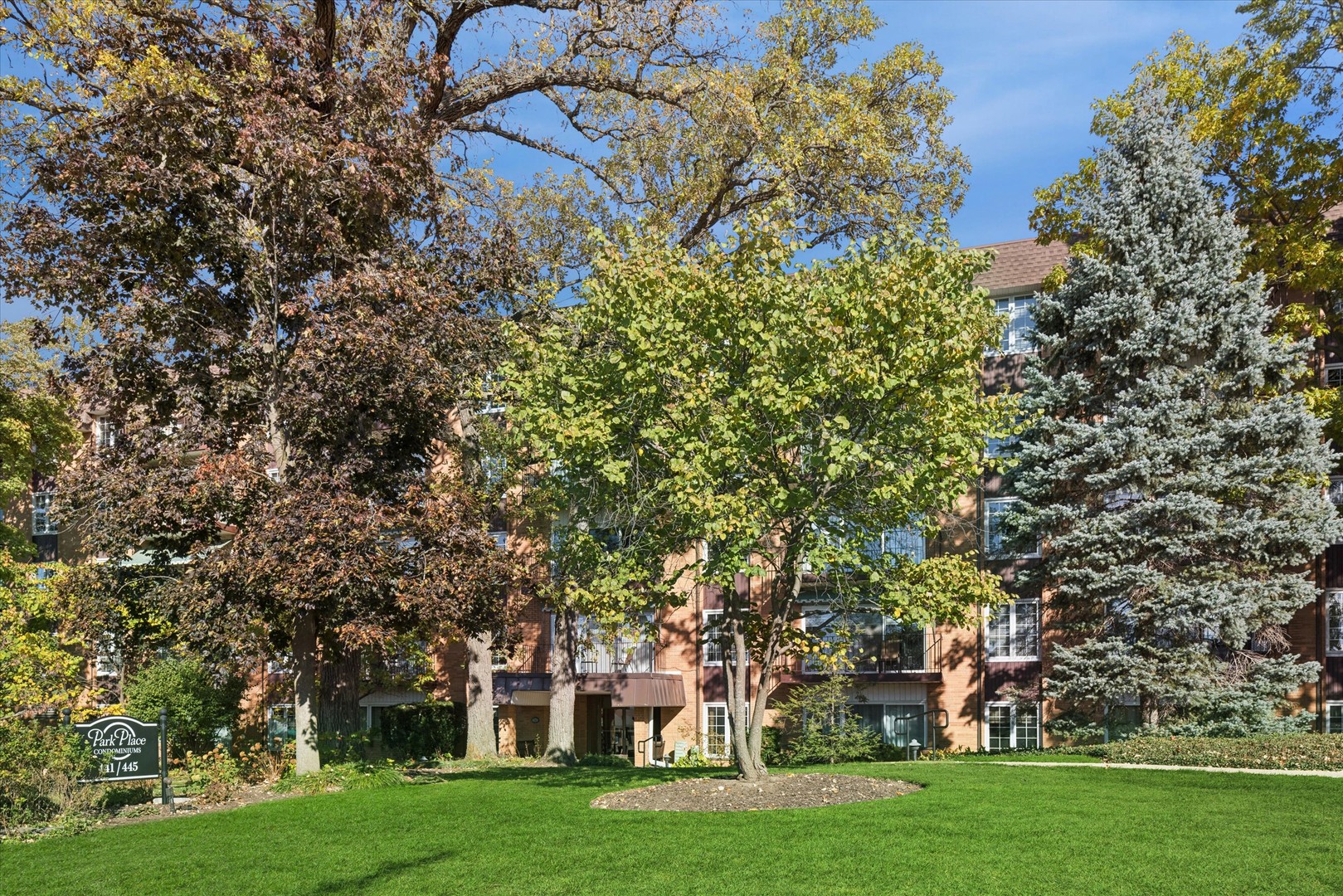 441 N Park Boulevard #2J, Glen Ellyn, IL 60137