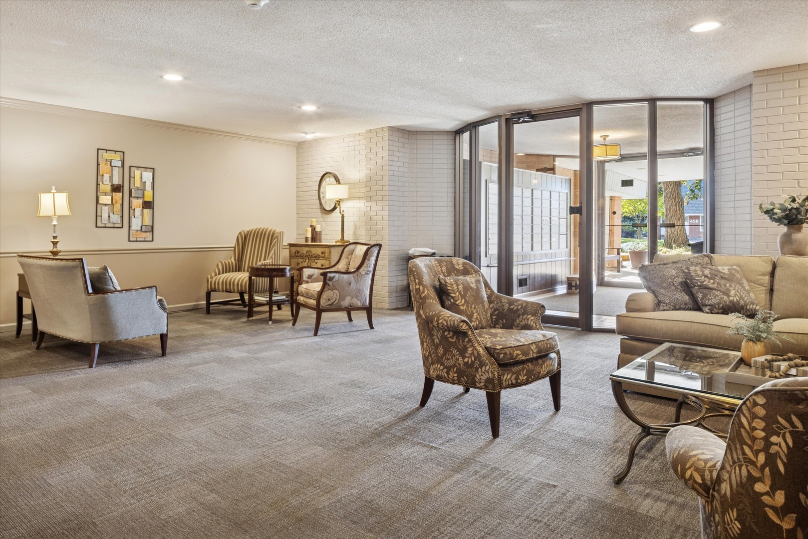 441 N Park Boulevard #2J, Glen Ellyn, IL 60137