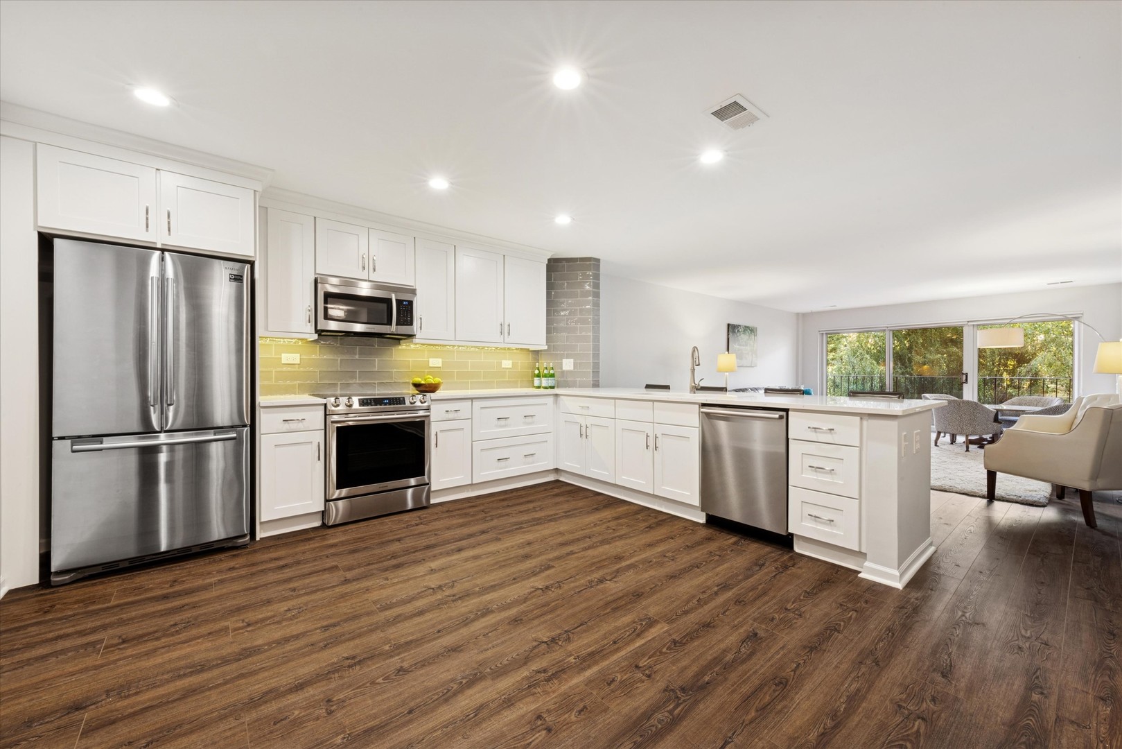 441 N Park Boulevard #2J, Glen Ellyn, IL 60137