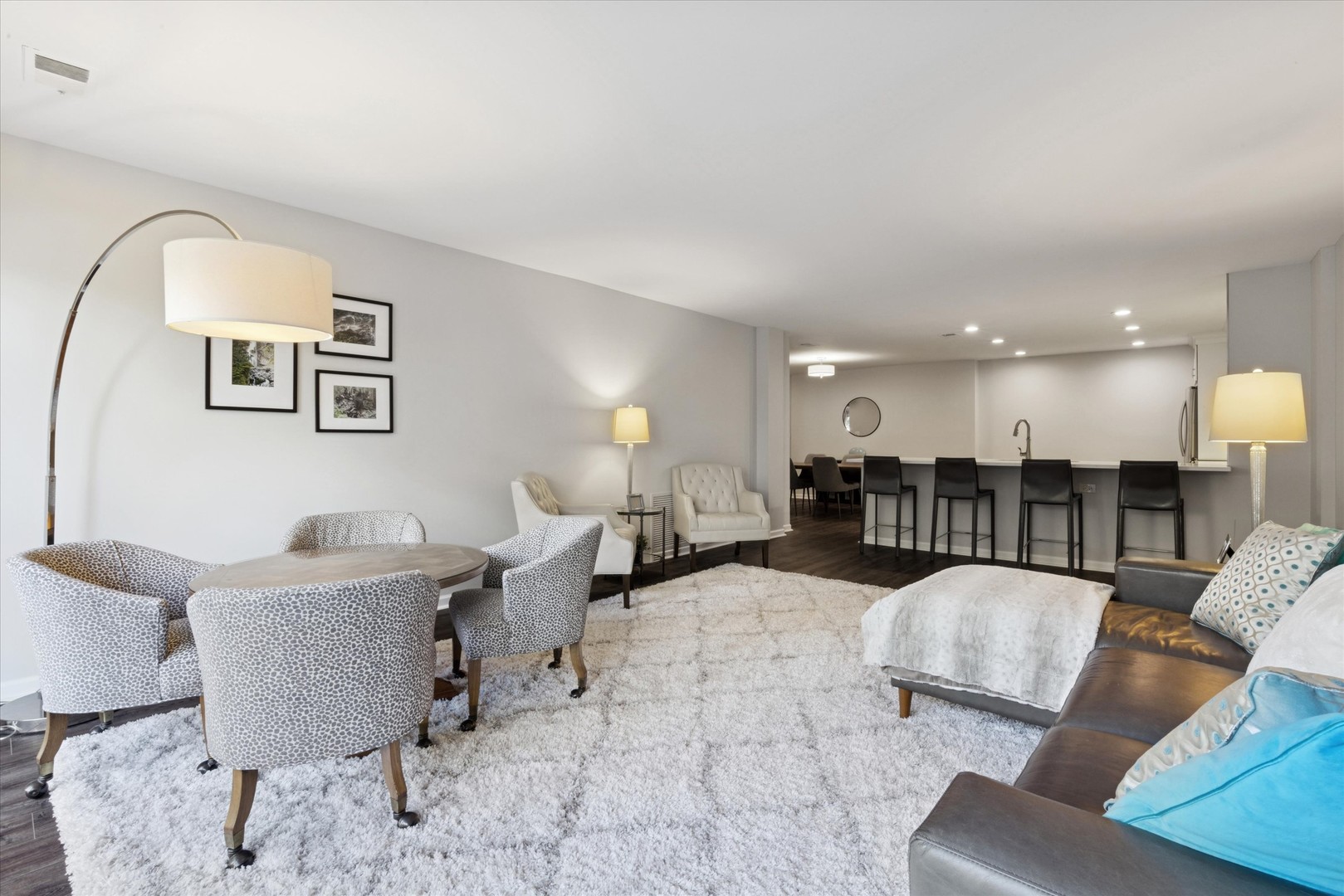 441 N Park Boulevard #2J, Glen Ellyn, IL 60137