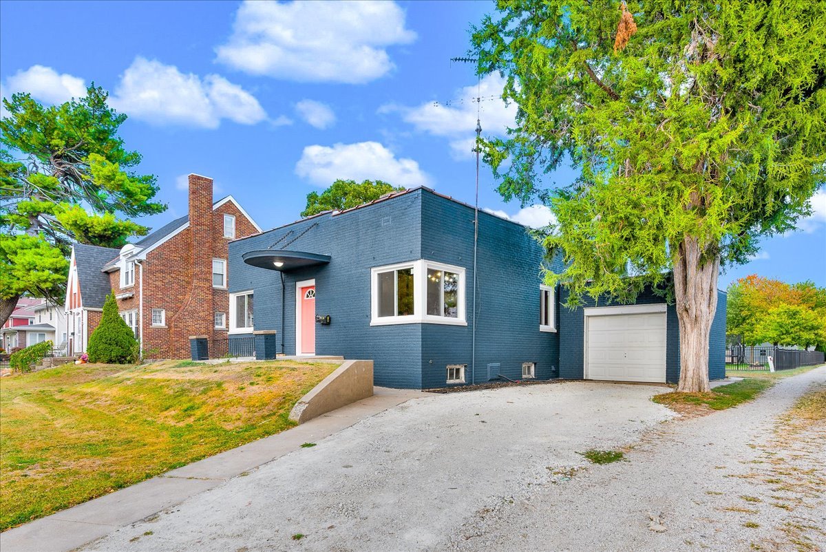 303 N Main Street, Tuscola, IL 61953