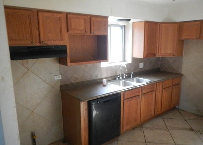 7737 S Champlain Avenue, Chicago, IL 60619