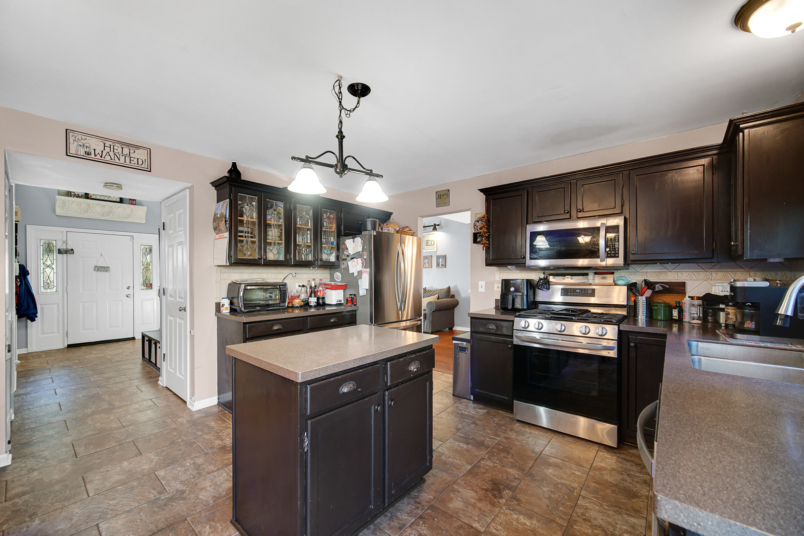 3925 Peartree Drive, Lake In The Hills, IL 60156