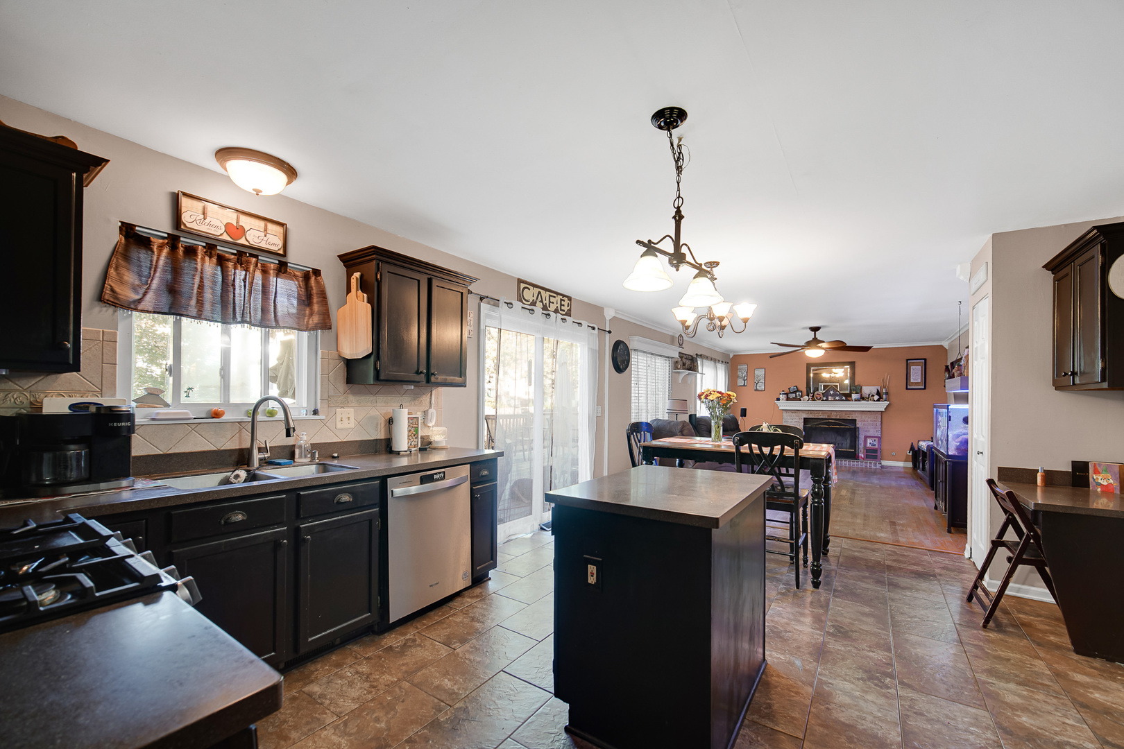 3925 Peartree Drive, Lake In The Hills, IL 60156