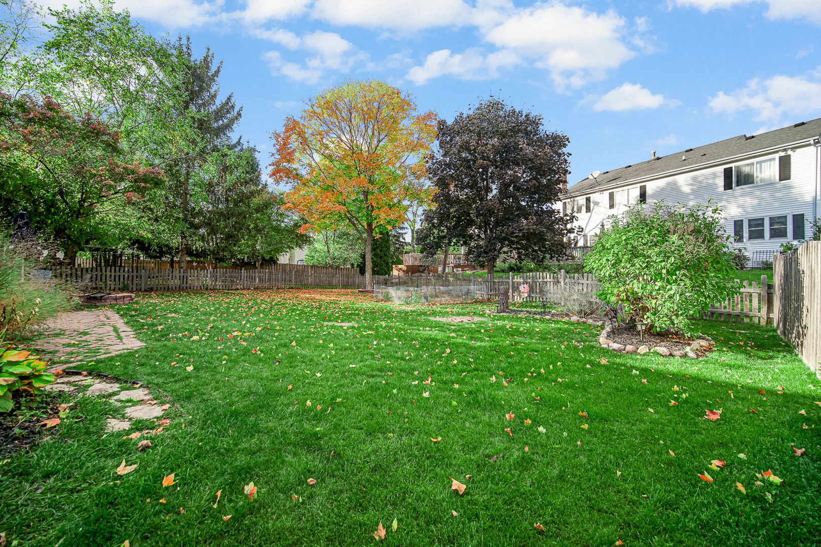 3925 Peartree Drive, Lake In The Hills, IL 60156