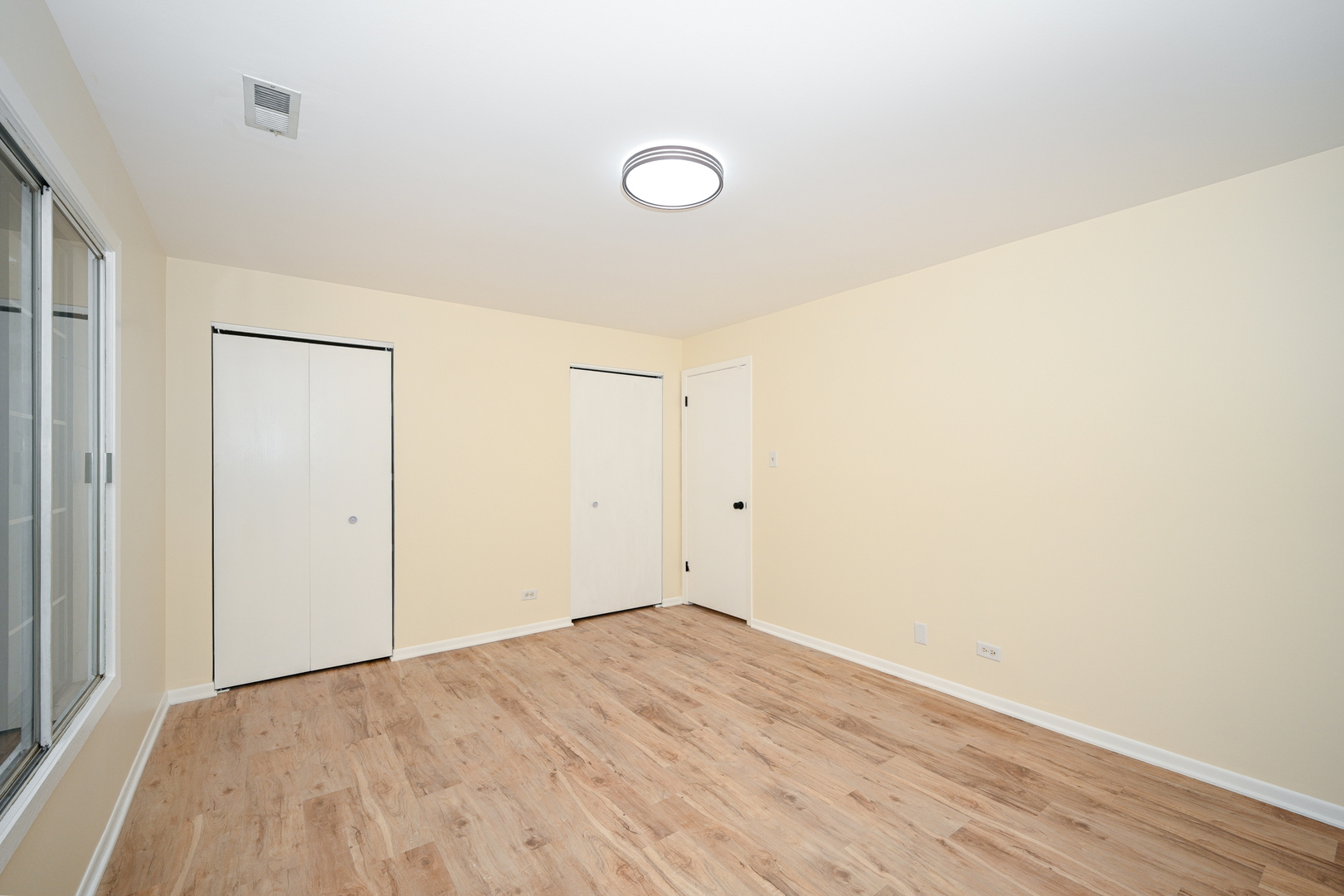 1751 Plymouth Court #B, Wheaton, IL 60189