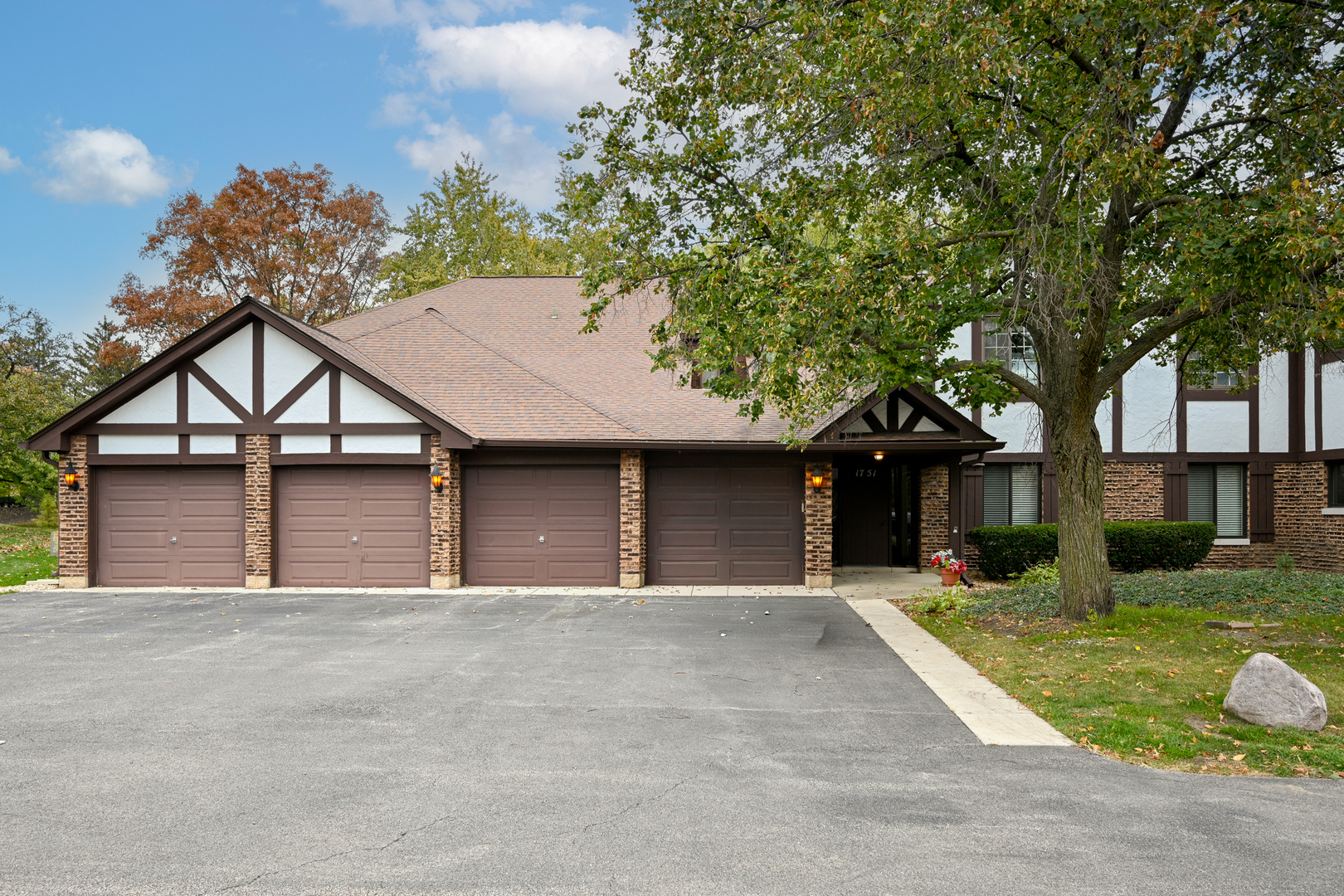 1751 Plymouth Court #B, Wheaton, IL 60189