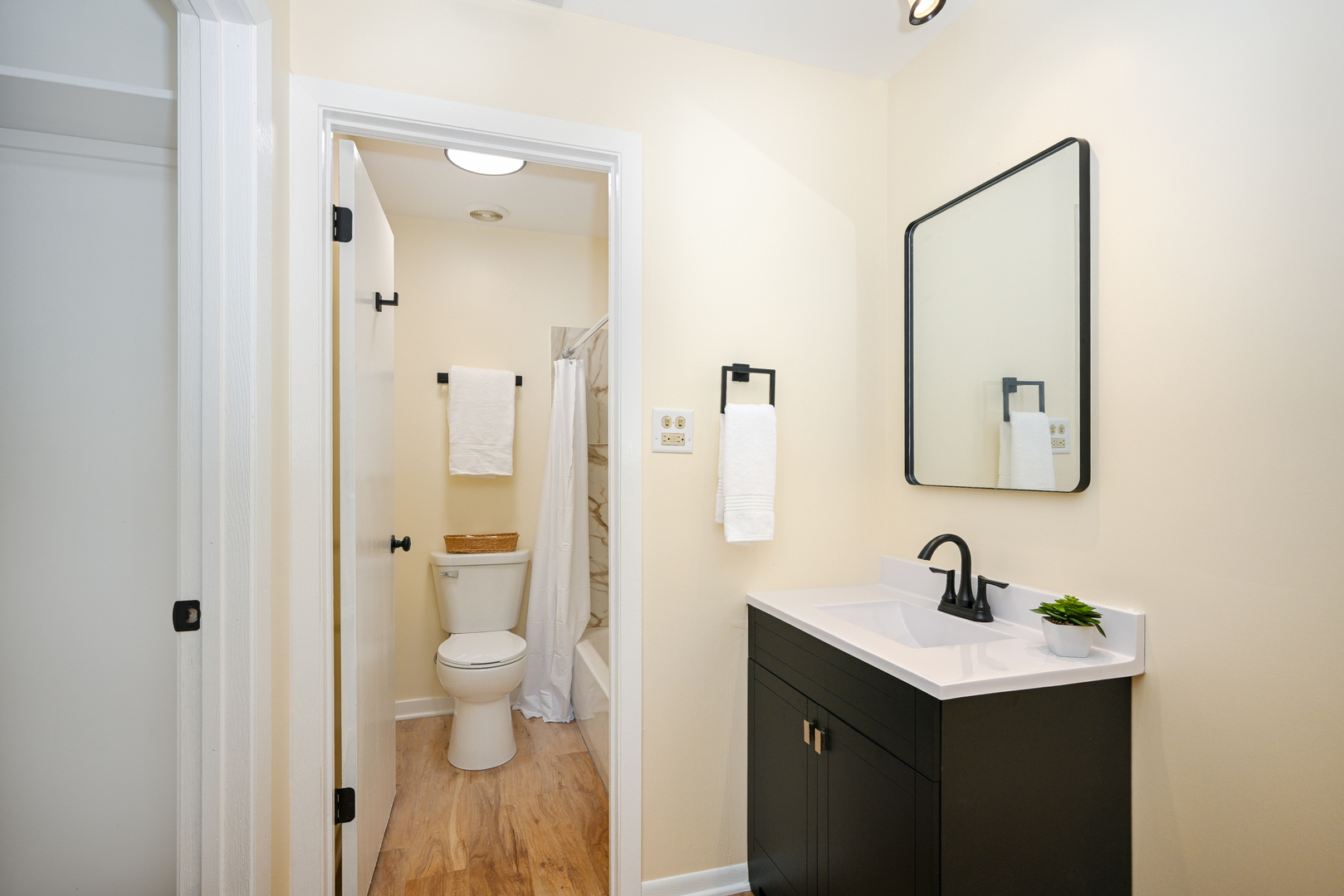 1751 Plymouth Court #B, Wheaton, IL 60189