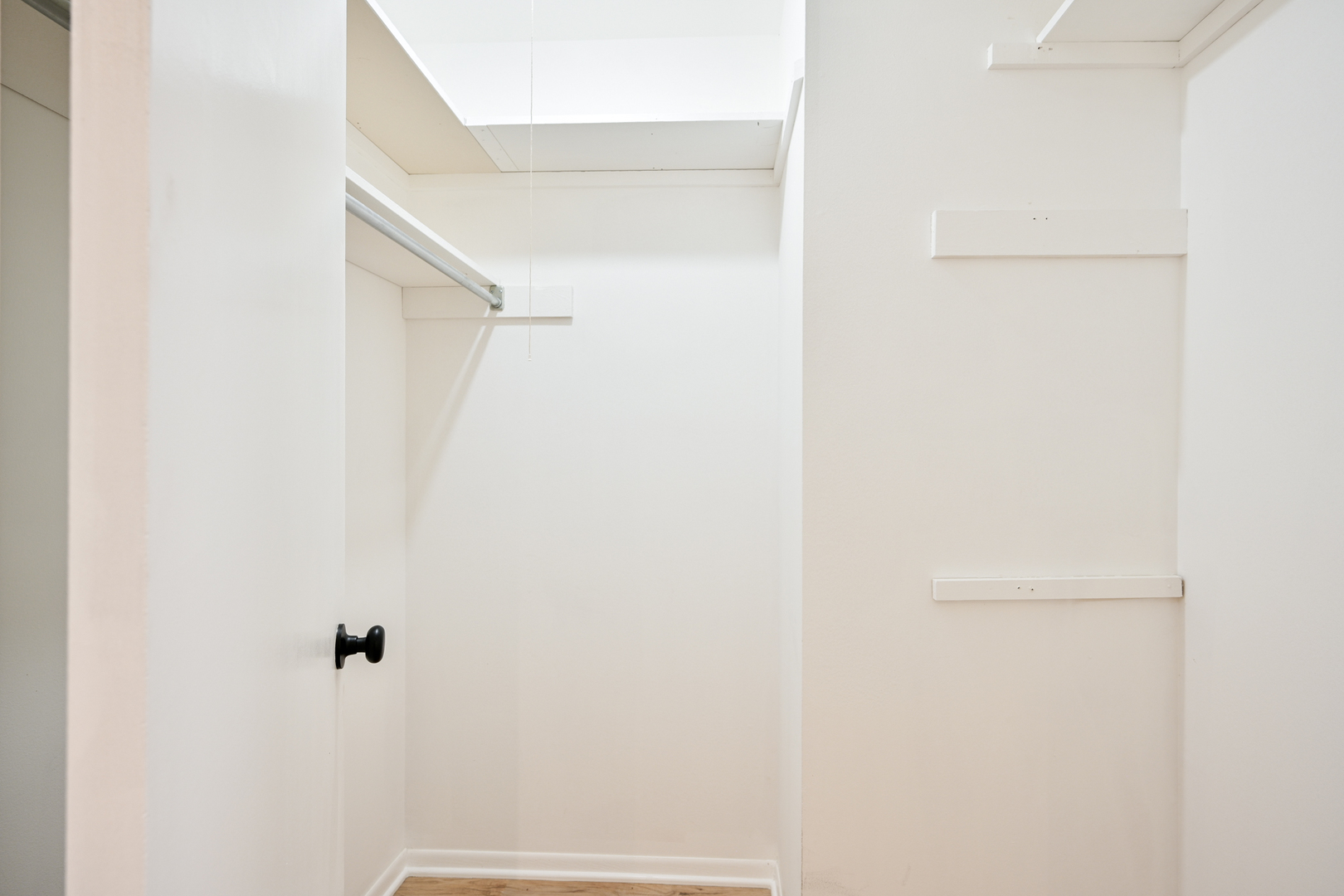 1751 Plymouth Court #B, Wheaton, IL 60189