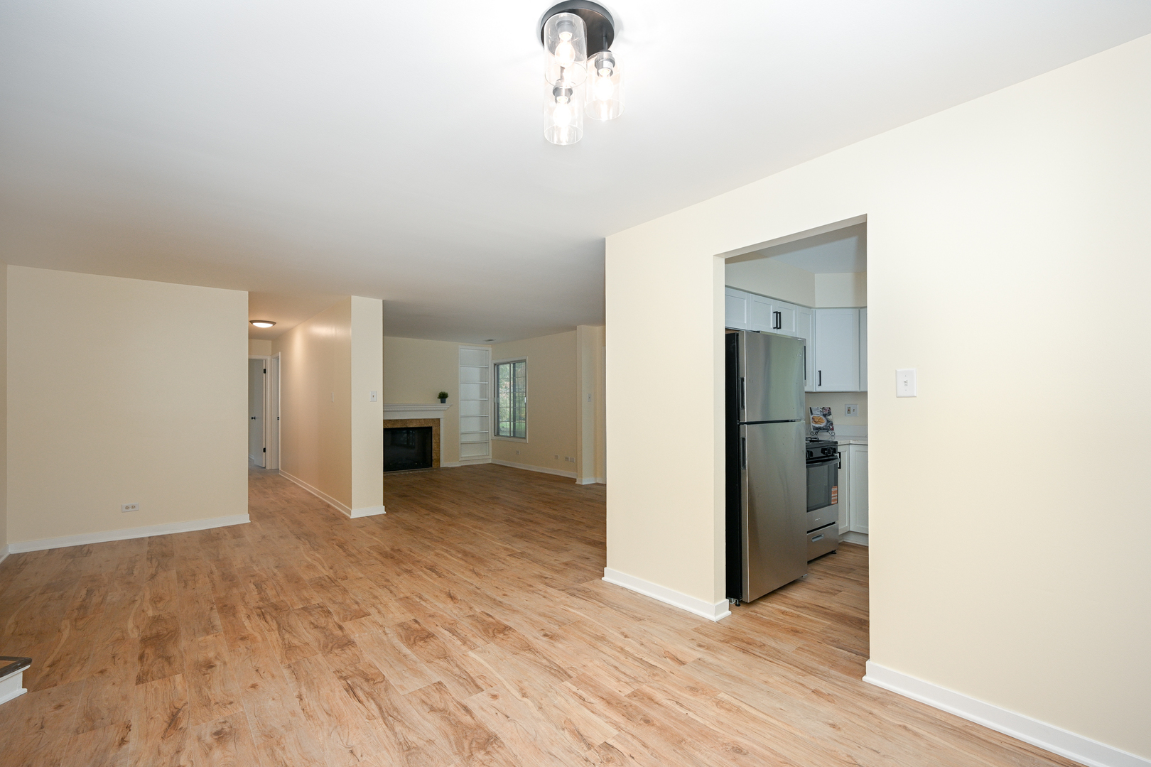 1751 Plymouth Court #B, Wheaton, IL 60189