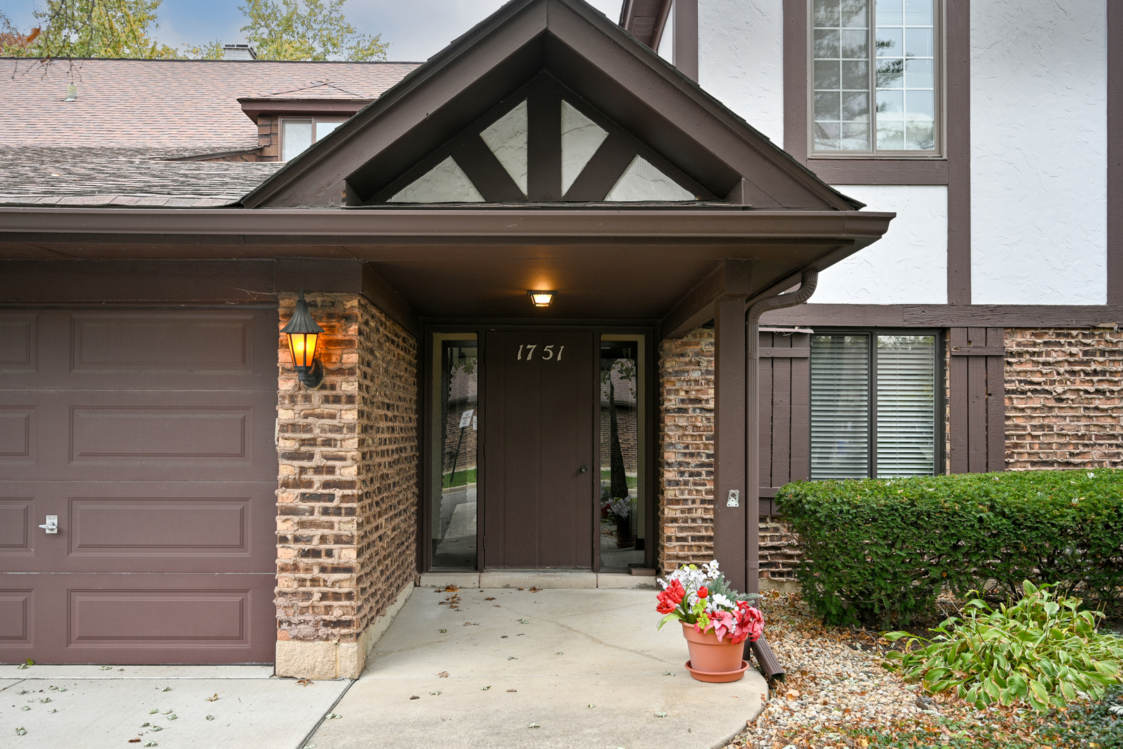 1751 Plymouth Court #B, Wheaton, IL 60189