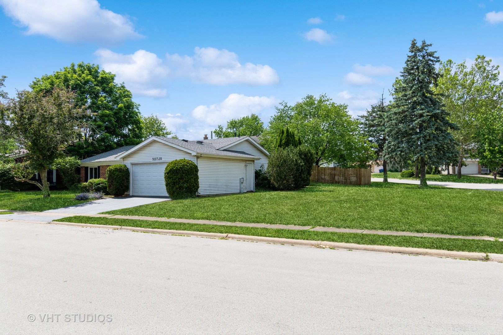 5S730 Malibu Lane, Naperville, IL 60540