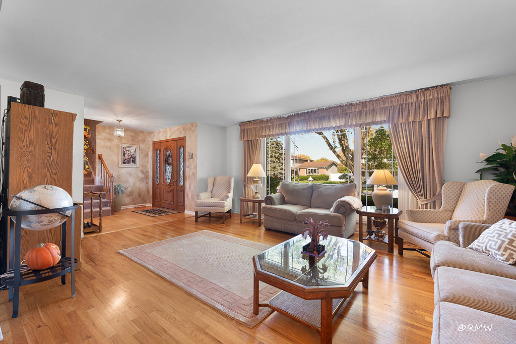 1155 W Westwood Trail, Addison, IL 60101