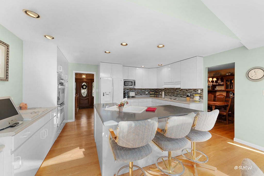 1155 W Westwood Trail, Addison, IL 60101