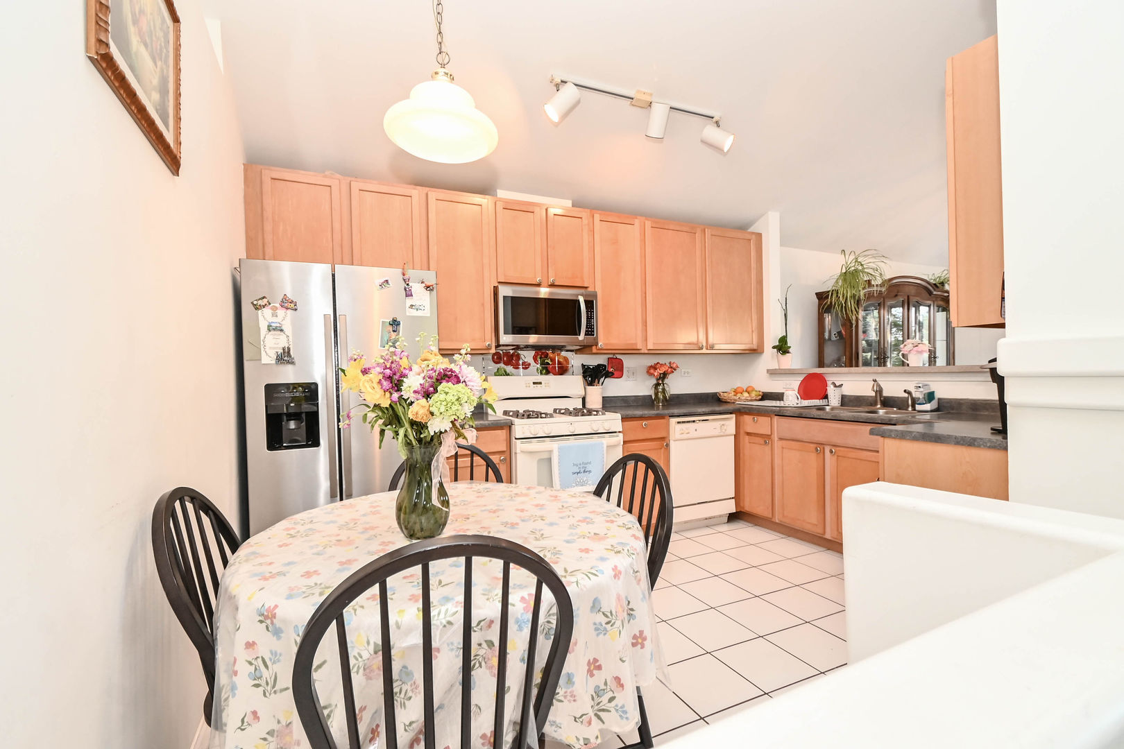 714 S Rosehall Lane, Round Lake, IL 60073