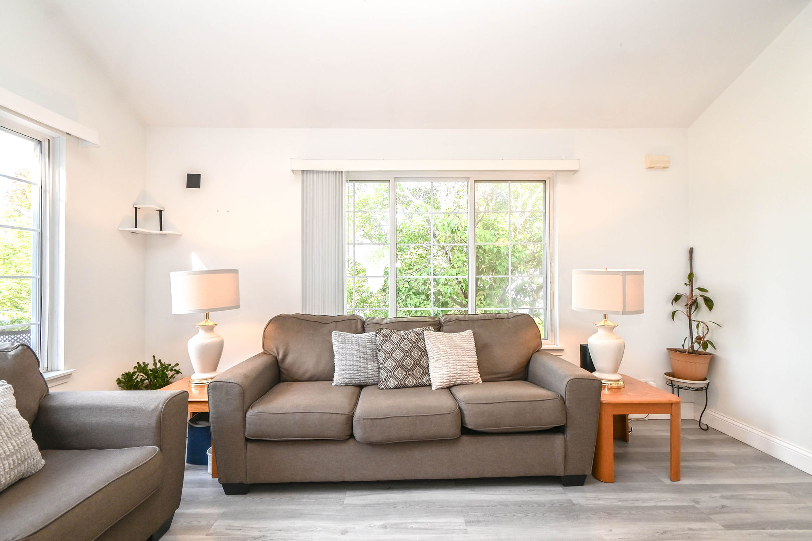 714 S Rosehall Lane, Round Lake, IL 60073