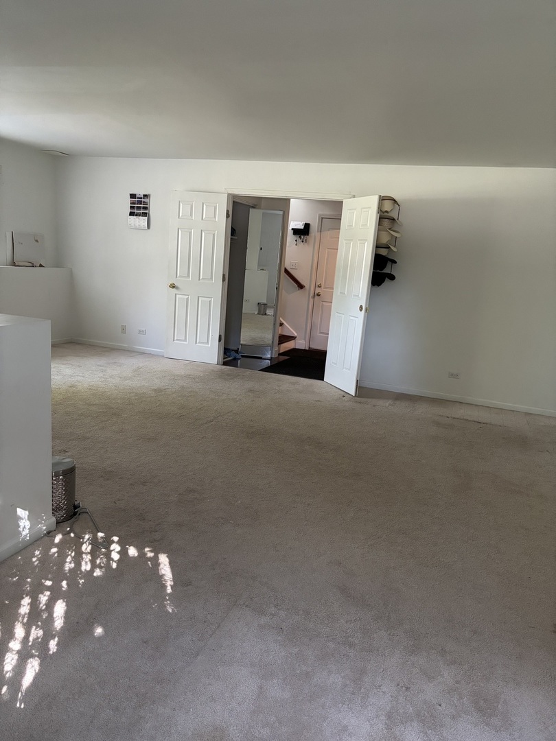 714 S Rosehall Lane, Round Lake, IL 60073