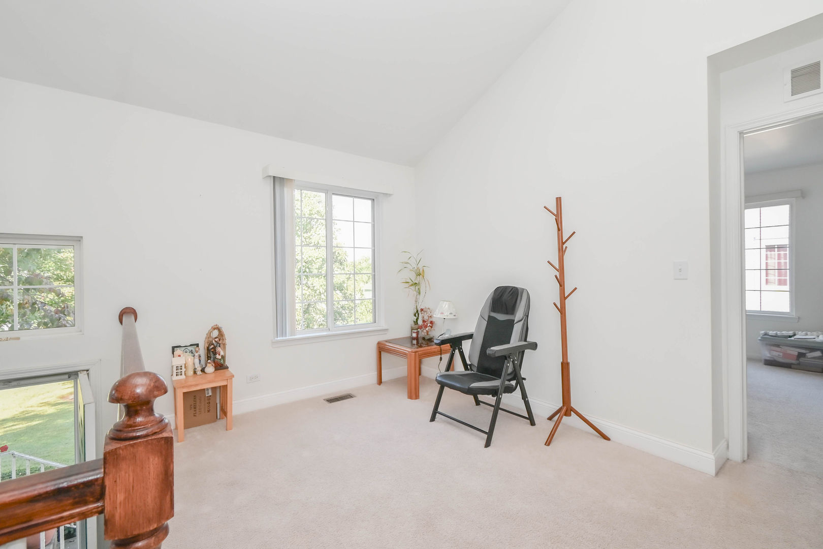 714 S Rosehall Lane, Round Lake, IL 60073