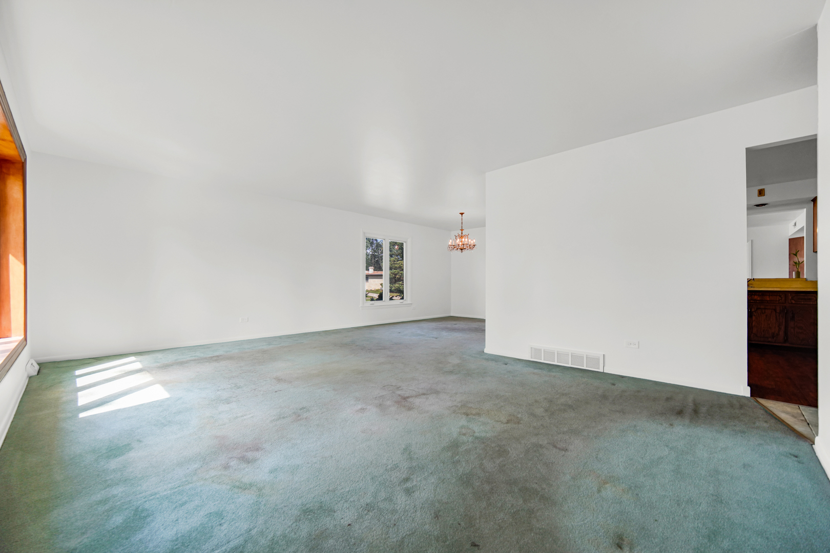 511 W Arquilla Drive, Glenwood, IL 60425