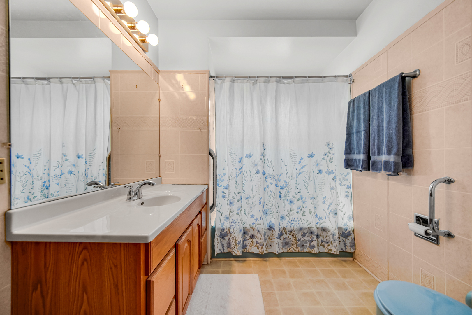 511 W Arquilla Drive, Glenwood, IL 60425