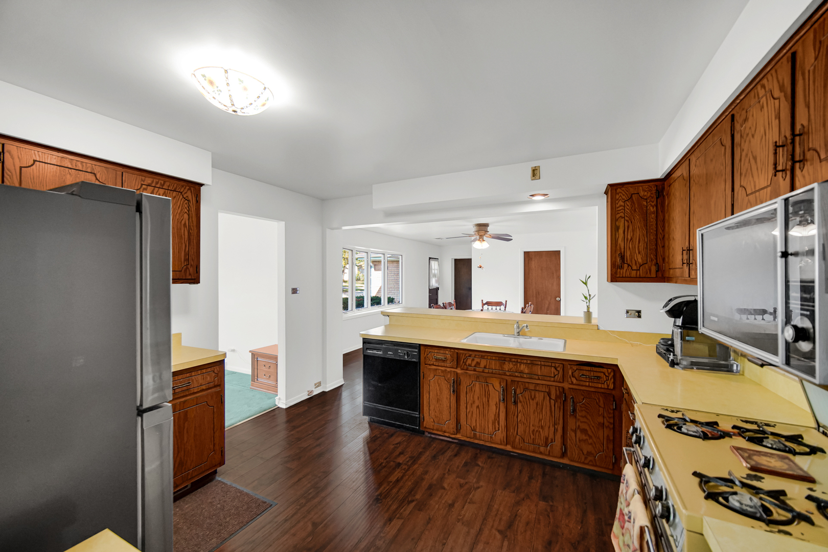 511 W Arquilla Drive, Glenwood, IL 60425