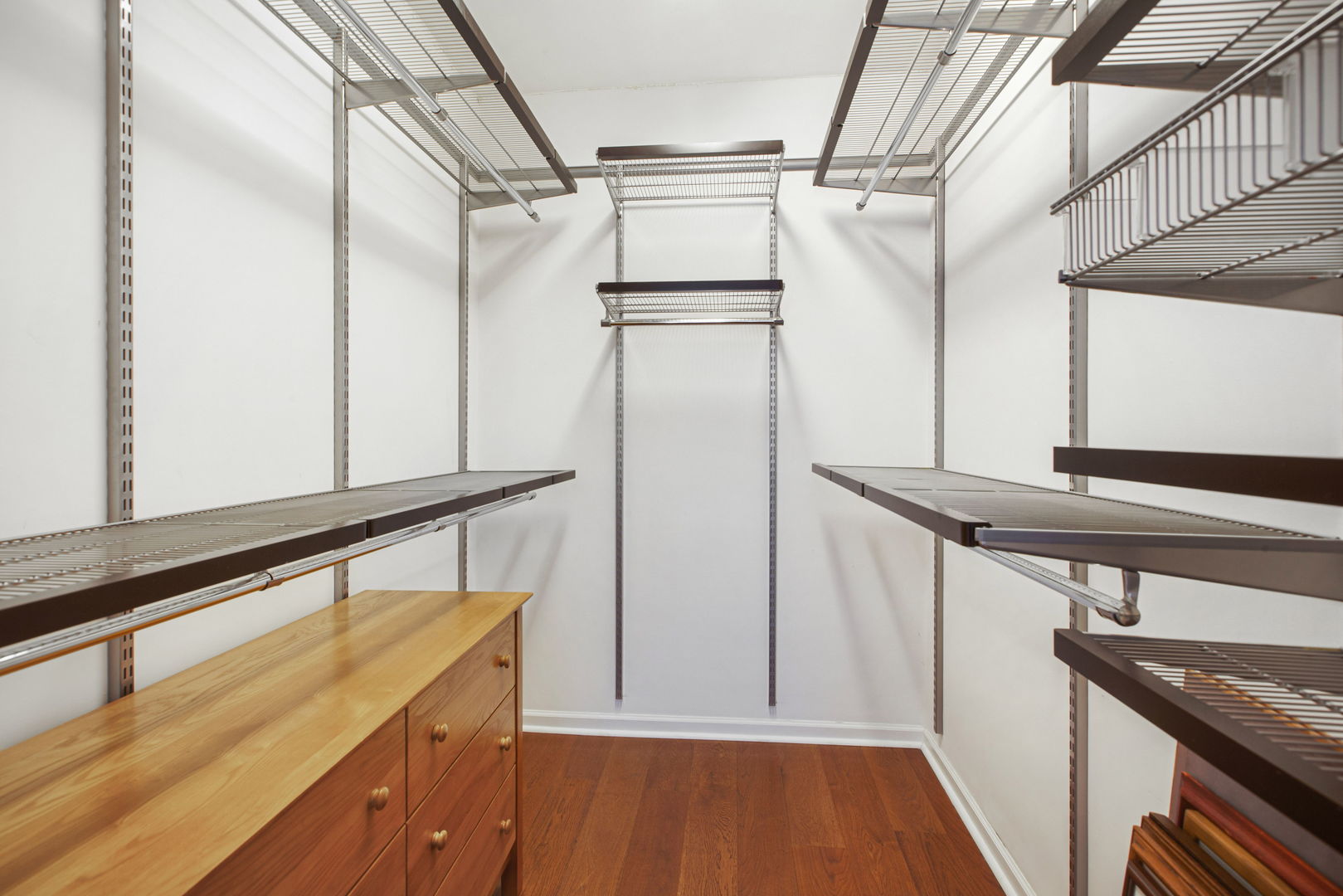 412 McDaniels Circle #205, Clarendon Hills, IL 60514