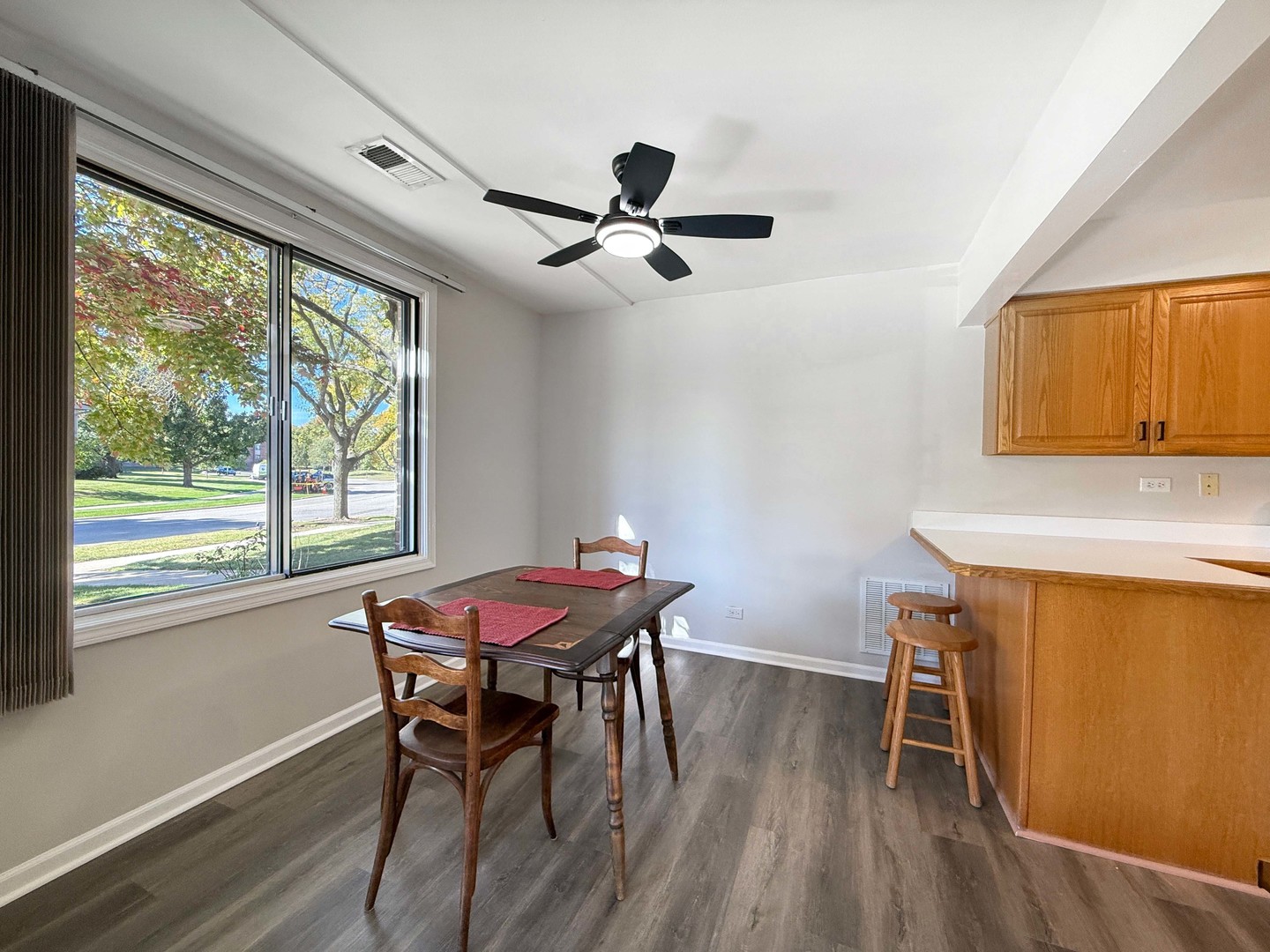 474 Raintree Court #1C, Glen Ellyn, IL 60137