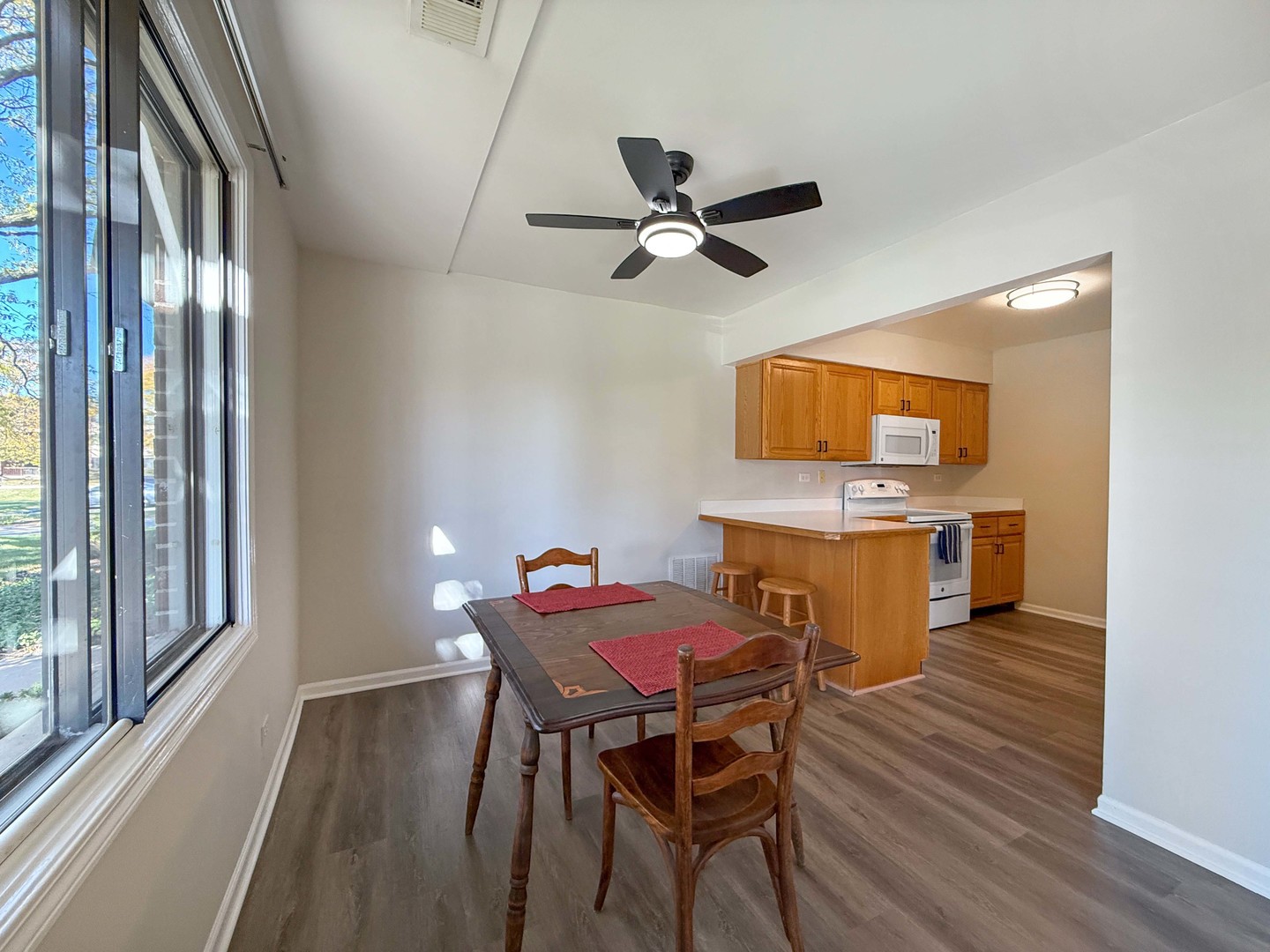 474 Raintree Court #1C, Glen Ellyn, IL 60137