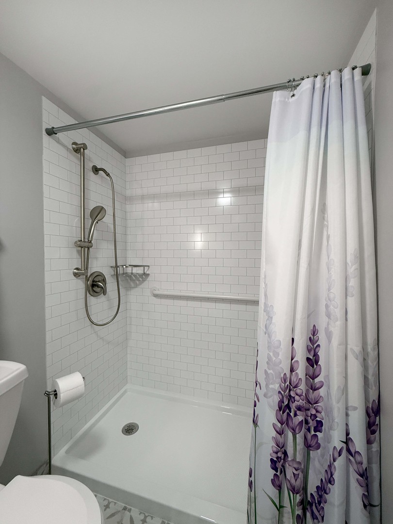 474 Raintree Court #1C, Glen Ellyn, IL 60137