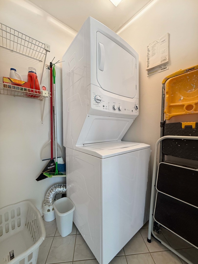 474 Raintree Court #1C, Glen Ellyn, IL 60137