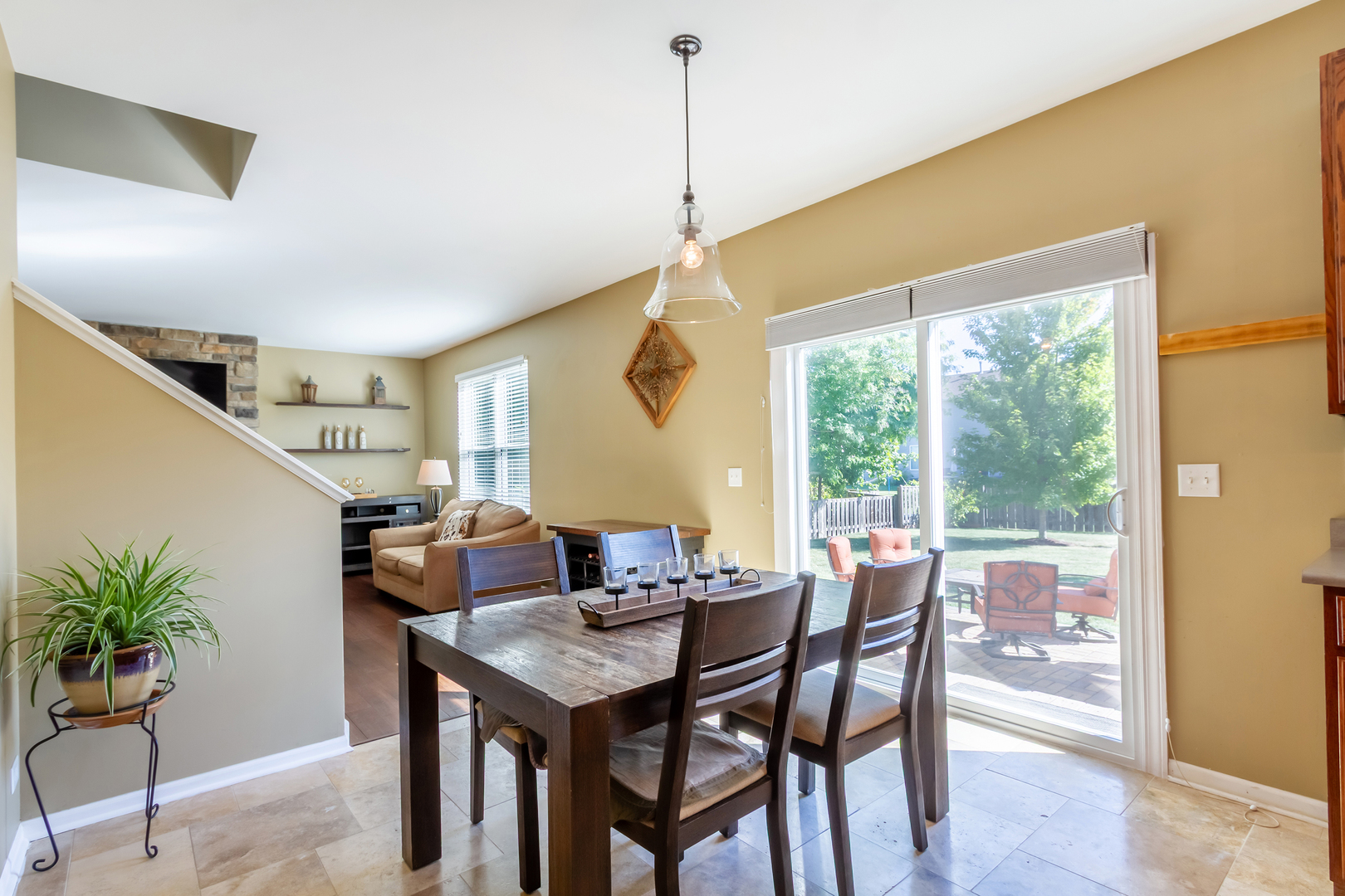 125 Augusta Drive, Gilberts, IL 60136