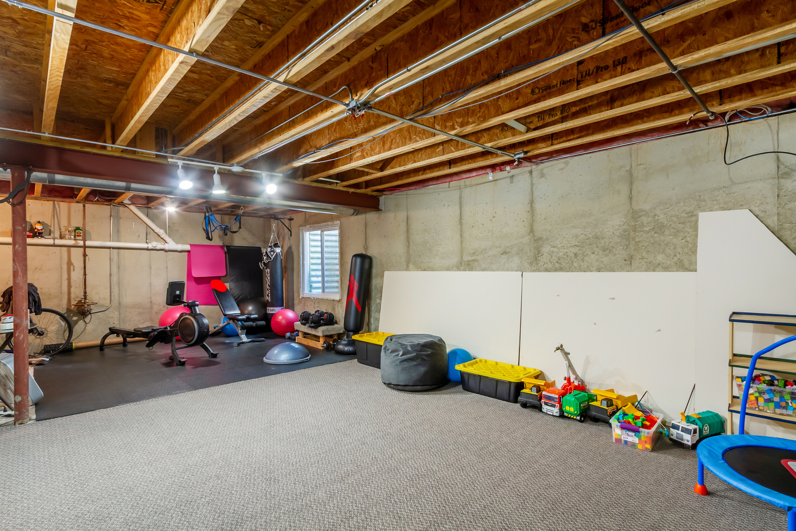 125 Augusta Drive, Gilberts, IL 60136