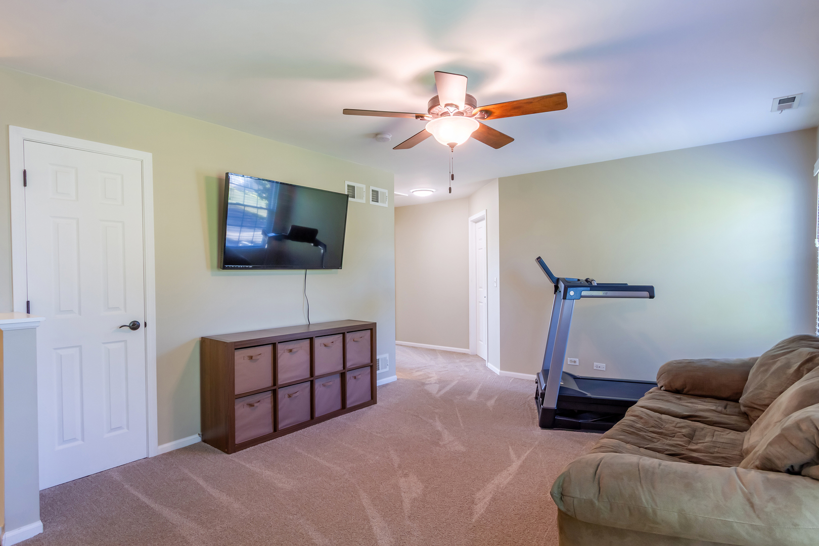 125 Augusta Drive, Gilberts, IL 60136