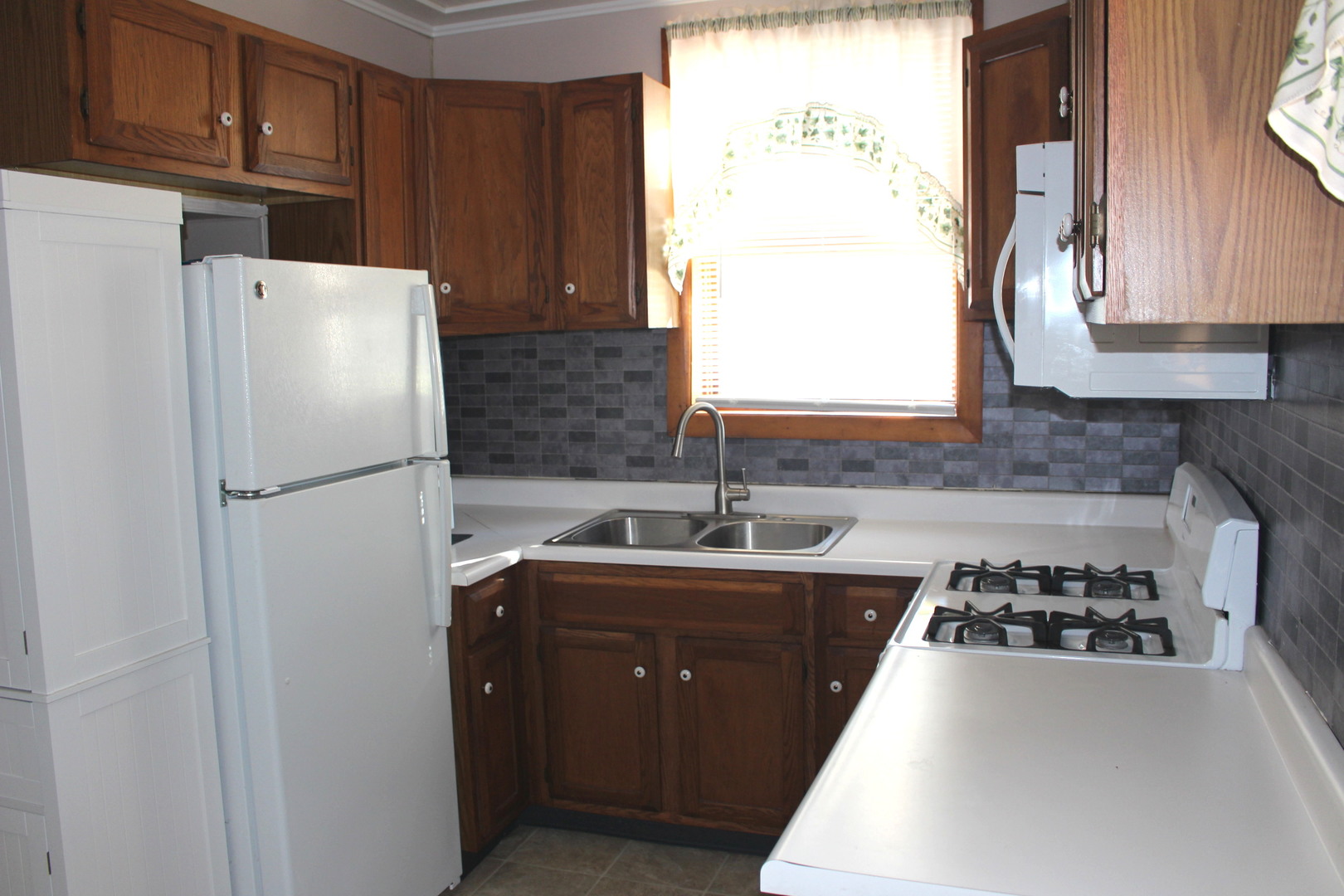 215 North Street, Weldon, IL 61882