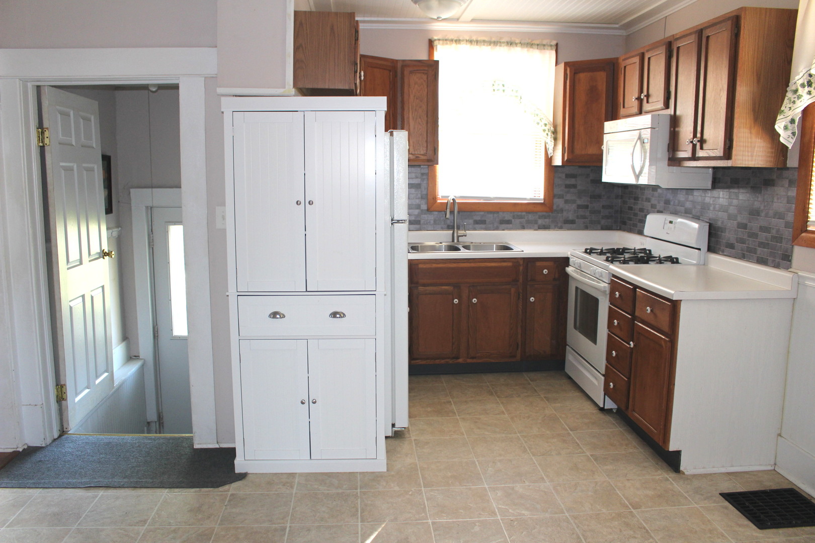 215 North Street, Weldon, IL 61882