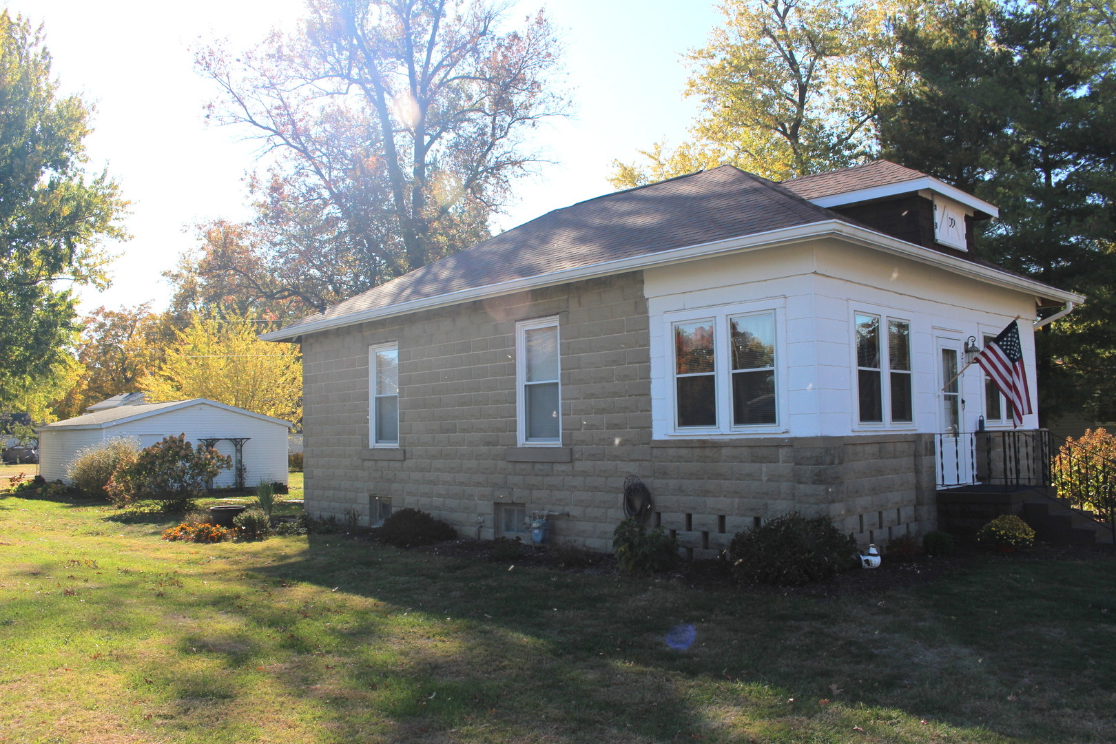 215 North Street, Weldon, IL 61882