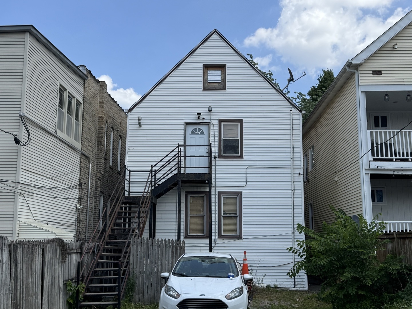 2630 N Central Park Avenue, Chicago, IL 60647