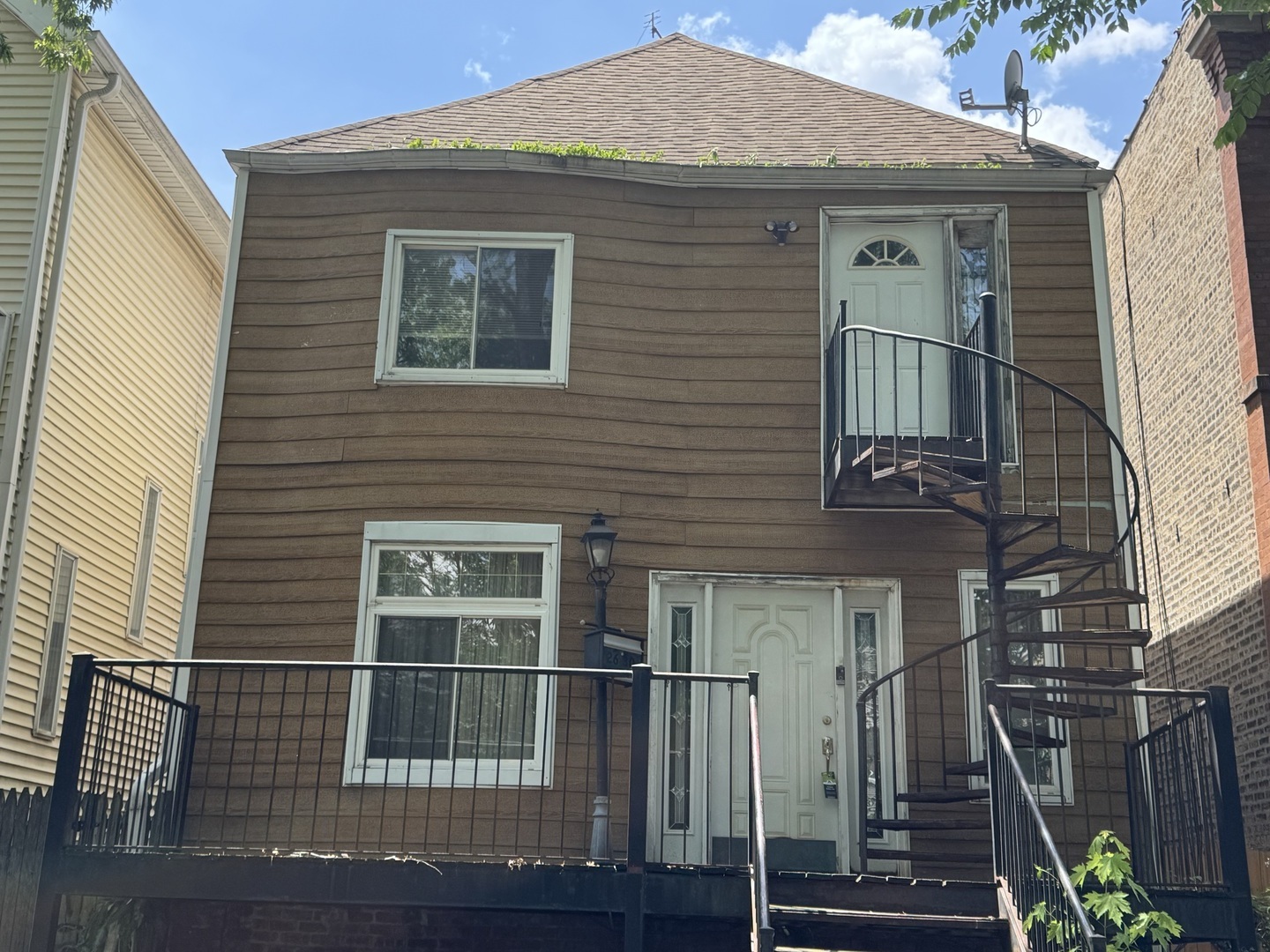 2630 N Central Park Avenue, Chicago, IL 60647