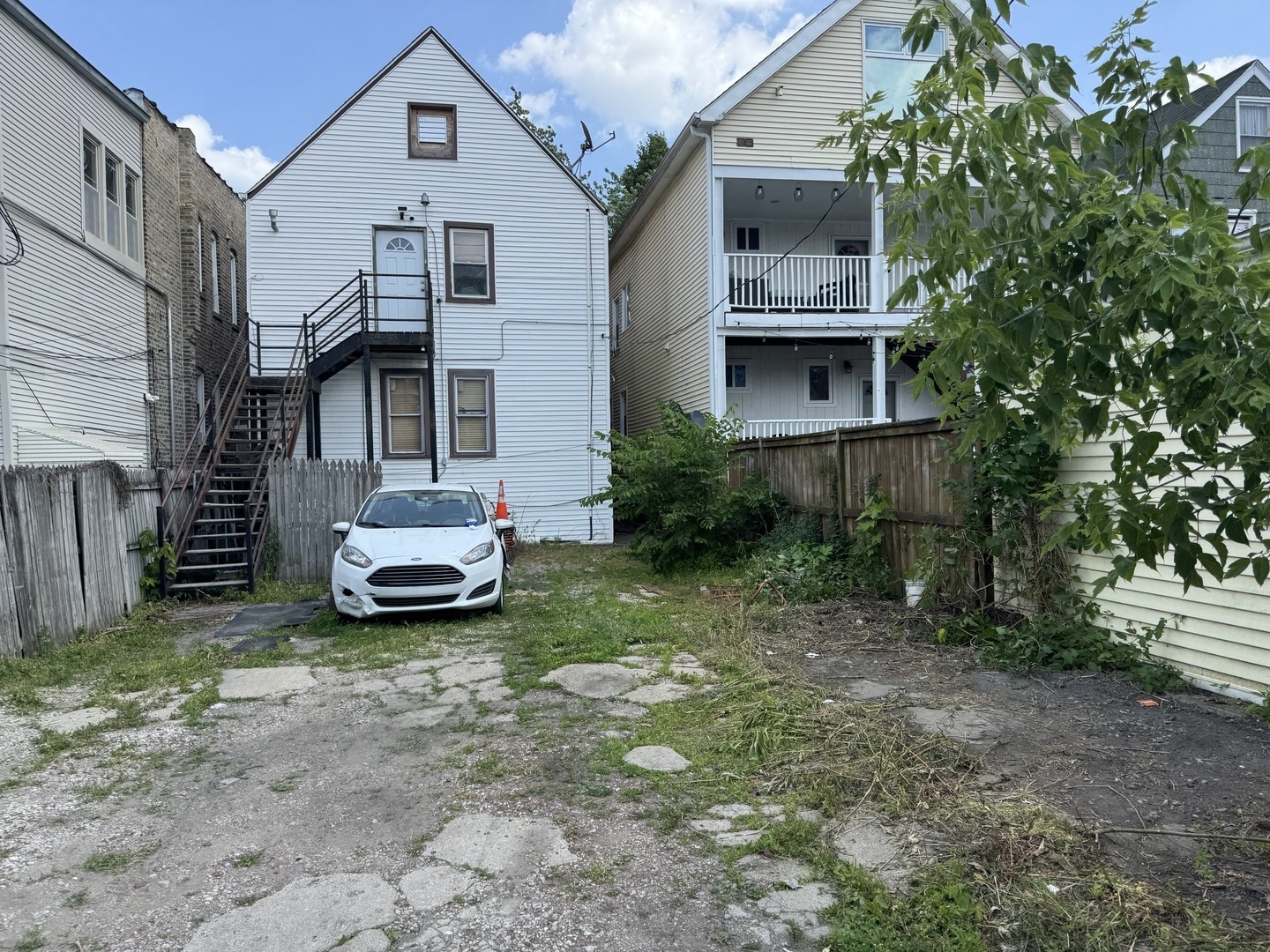 2630 N Central Park Avenue, Chicago, IL 60647