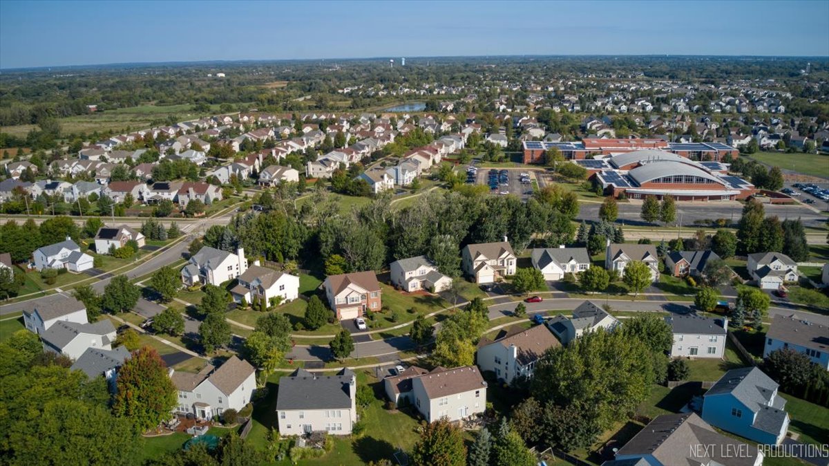 438 W Meadow Mist Lane, Round Lake, IL 60073