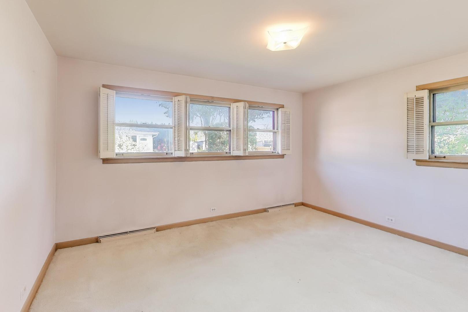 913 S Na Wa Ta Avenue, Mount Prospect, IL 60056