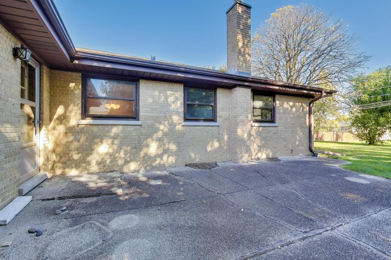 913 S Na Wa Ta Avenue, Mount Prospect, IL 60056